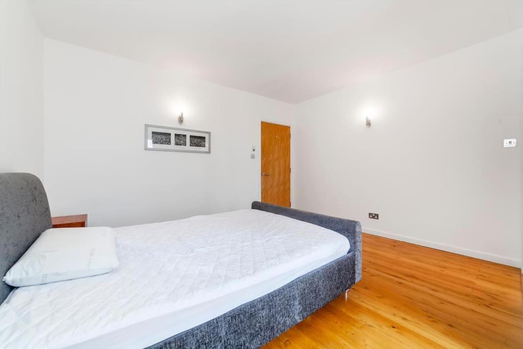 Apartment Top Floor Penthouse Flat With Amazing City View *