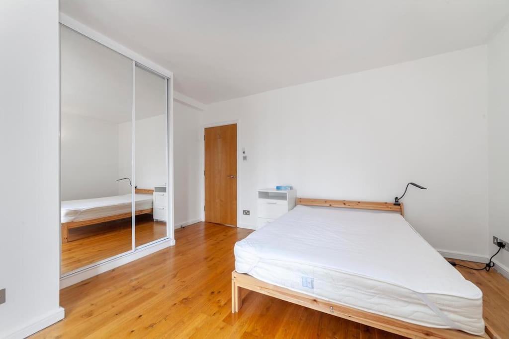 Top Floor Penthouse Flat With Amazing City View London