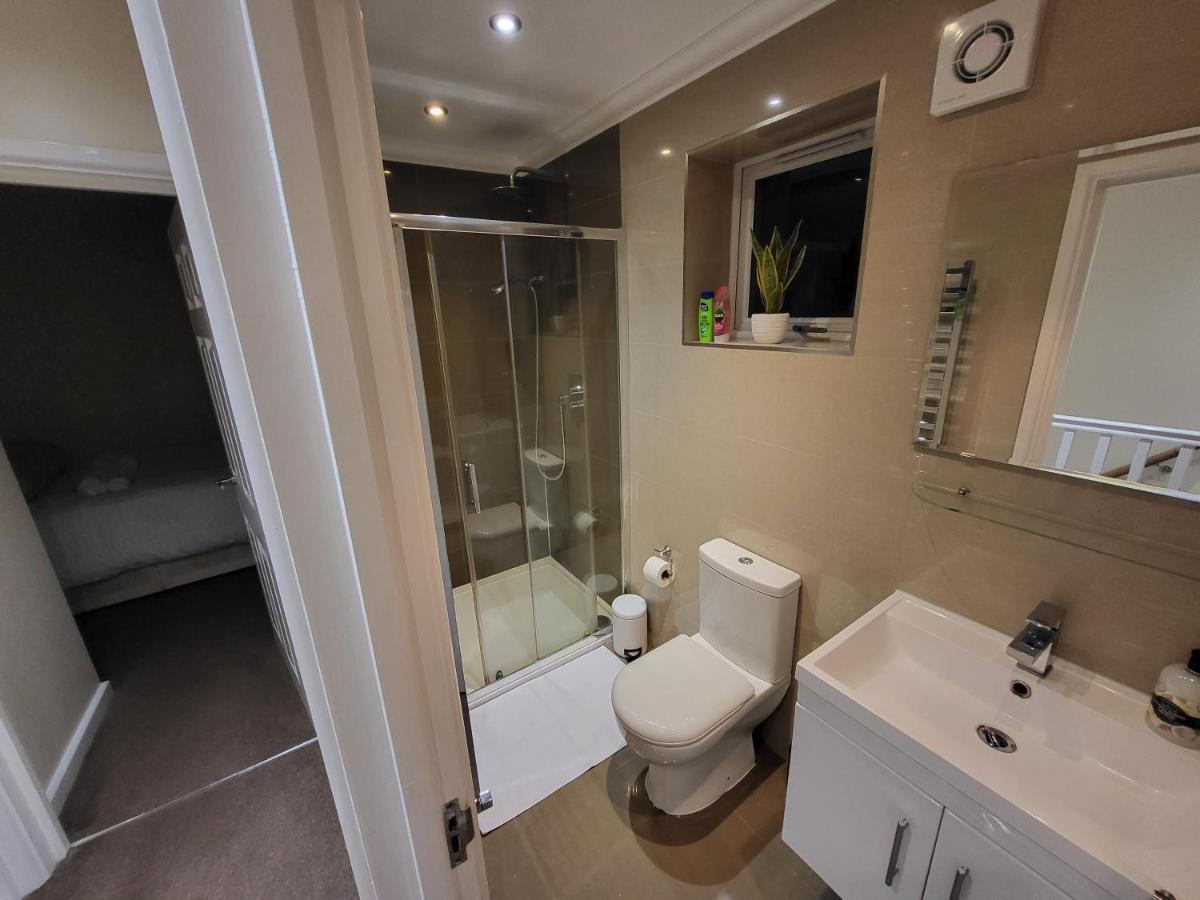 Great Next To Tooting Bec Tube Station! Appartement Londen