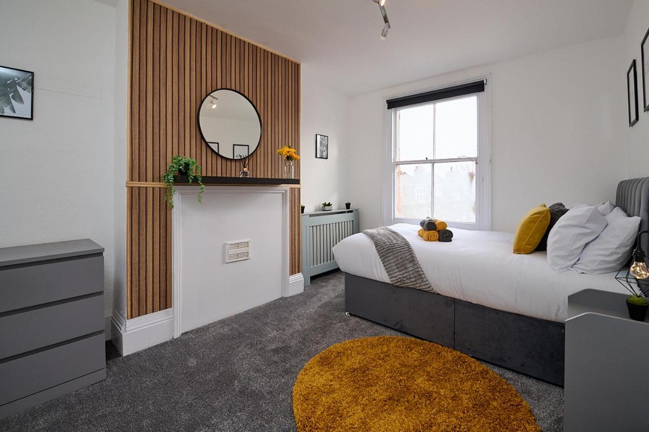 Spacious 3 Bedroom Apartment- Crouch End * London