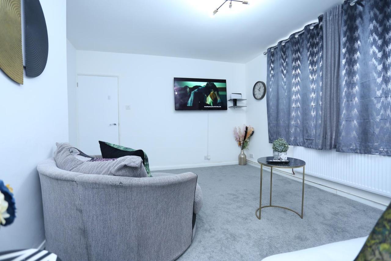 Abbeywood Station House London * London