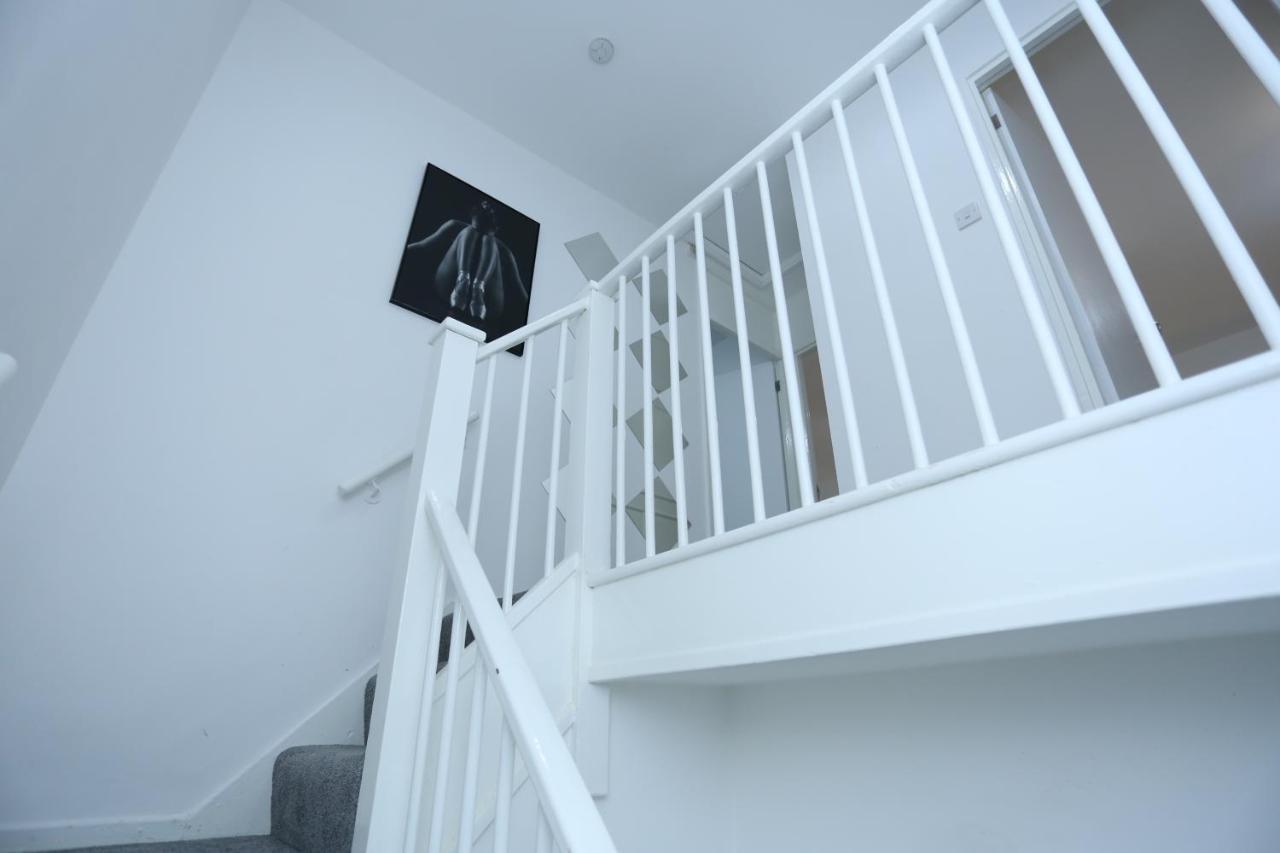 Abbeywood Station House London * London