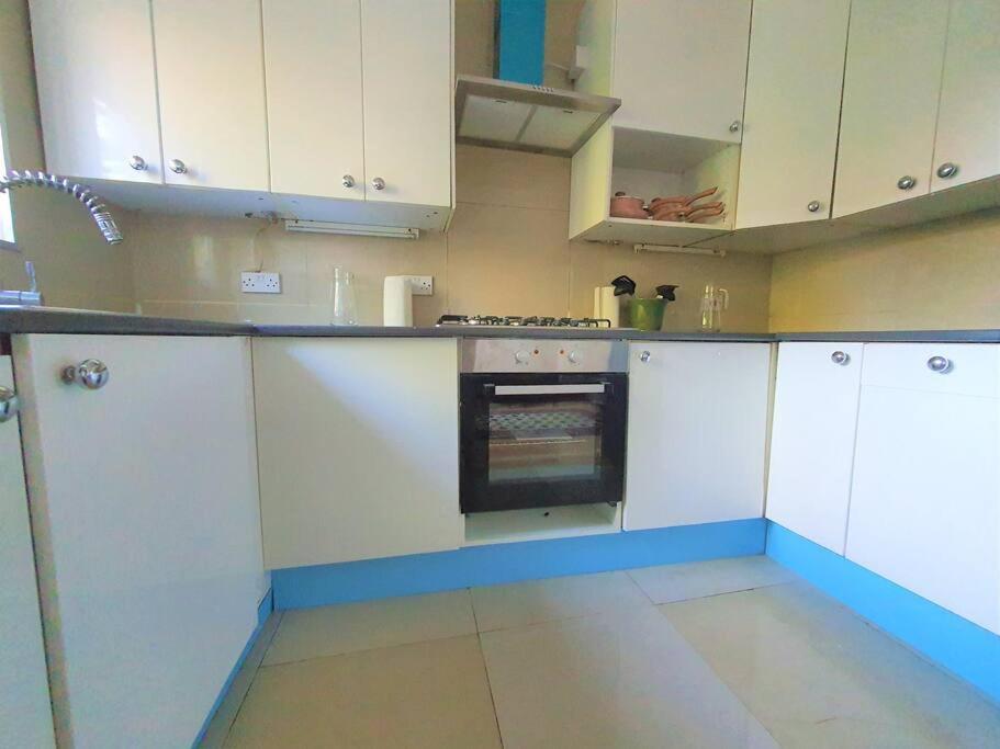 2 Bedroom Flat - Travel Direct To Heathrow/central Leilighet *