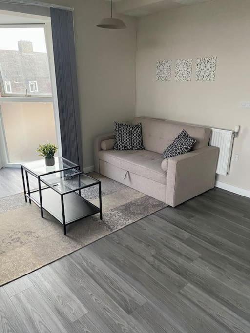 Modern 1-bedroom Close To City Airport Londres