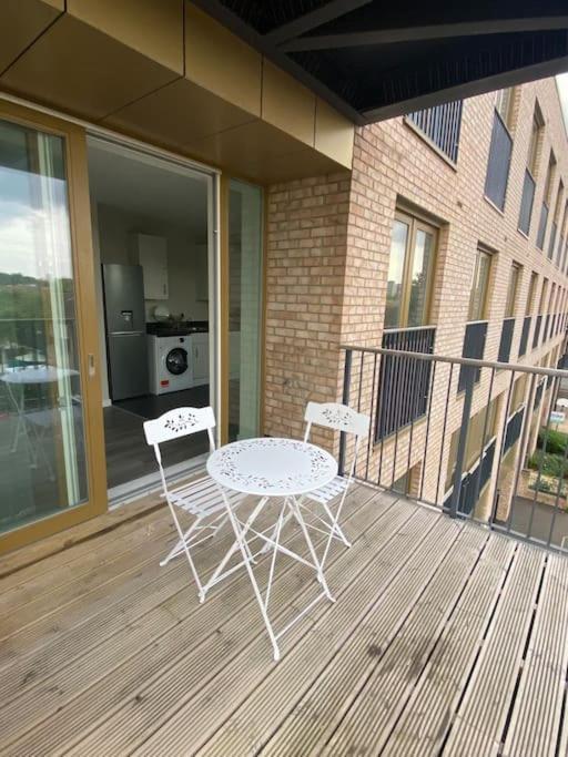 Modern 1-bedroom Close To City Airport Londres