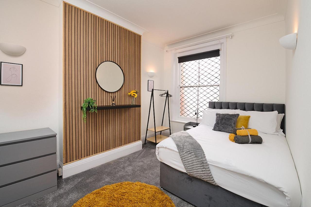 Spacious 3 Bedroom Apartment- Crouch End Leilighet London
