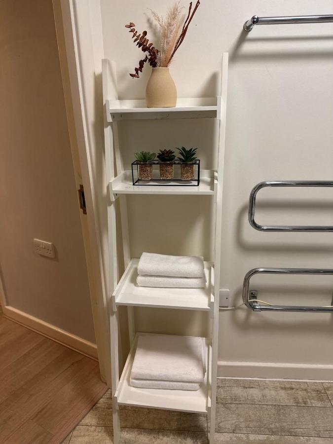 Spacious,1 Bed, Large Balcony, Parsons St Londres