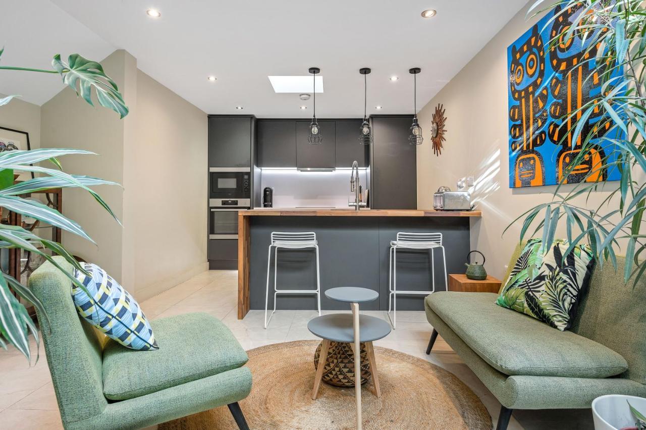 Luxury With 3 Bedrooms Leilighet London