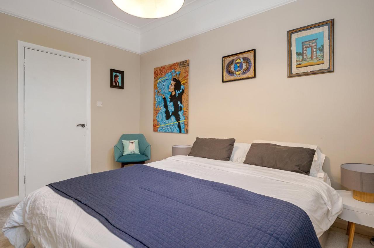 Leilighet Luxury With 3 Bedrooms London