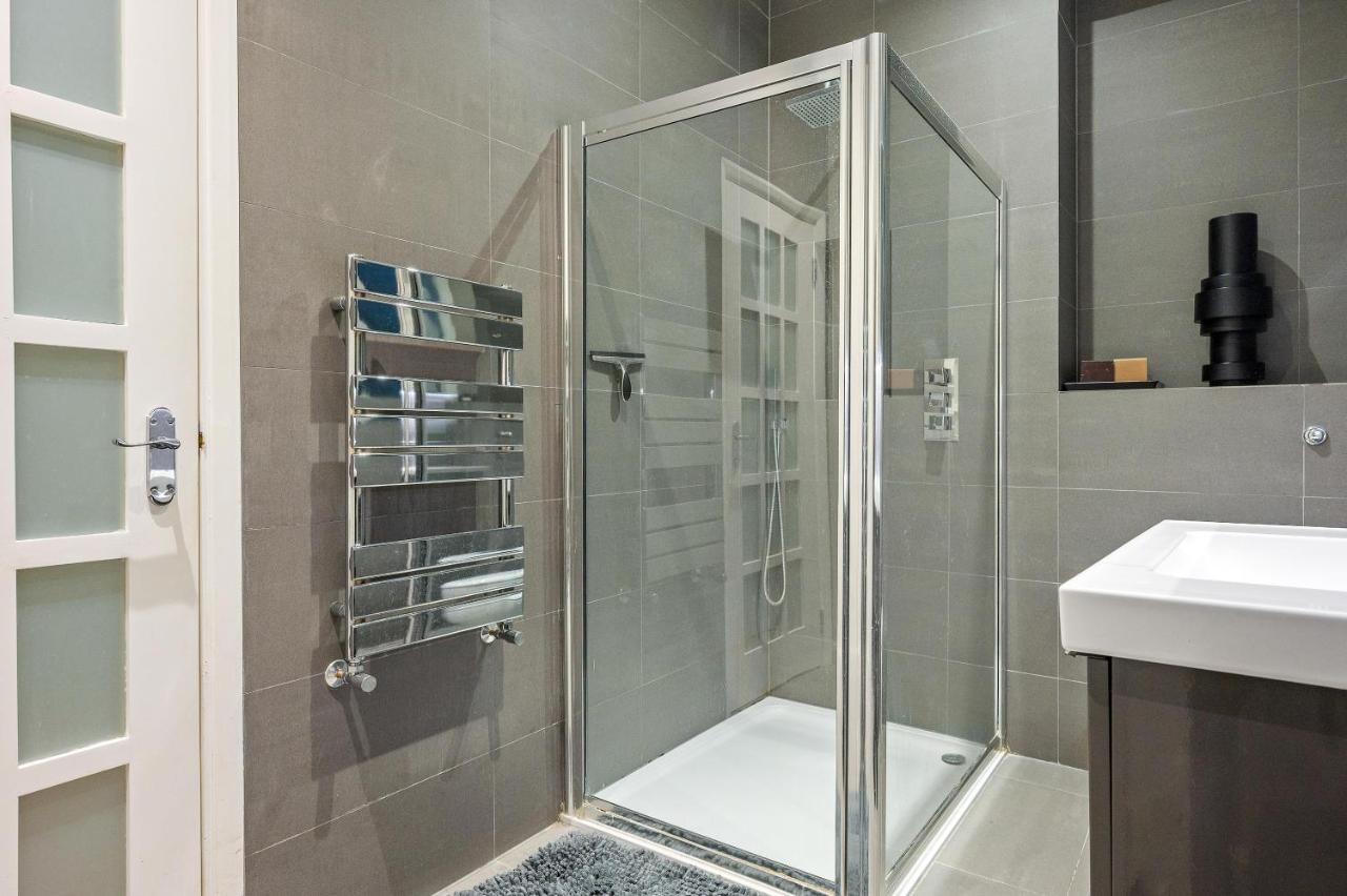 Leilighet Luxury With 3 Bedrooms London