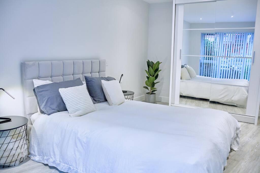 Gorgeous Apartment, 5 Mins From Canada Water, Not Lewisham As Listed! Apartment