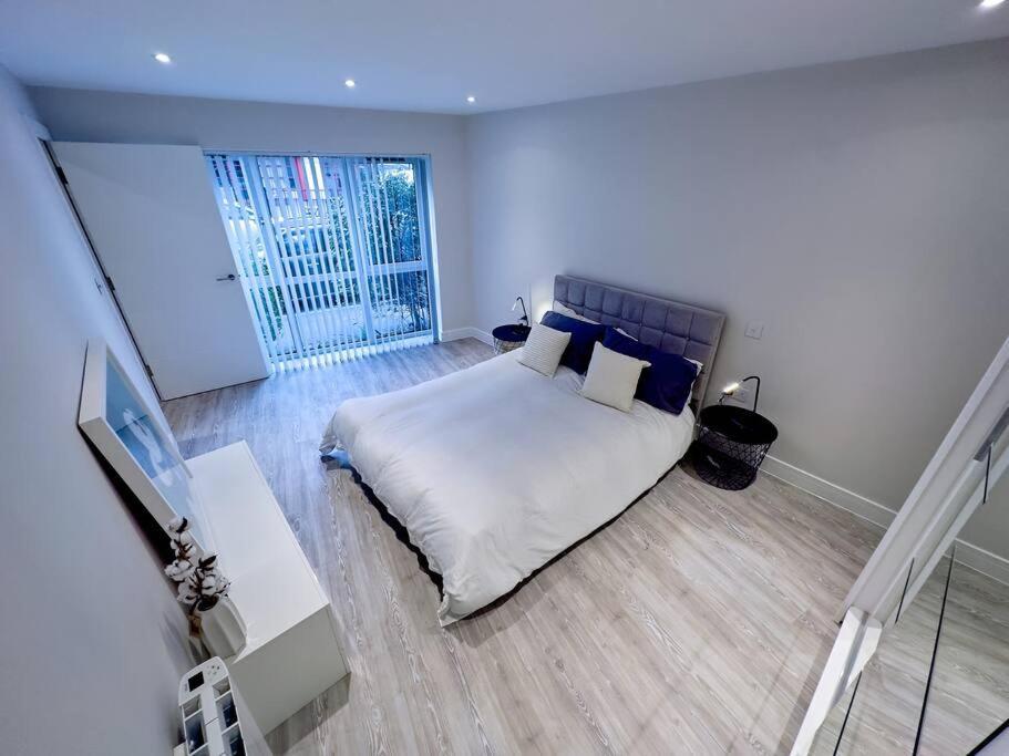 Gorgeous Apartment, 5 Mins From Canada Water, Not Lewisham As Listed! London