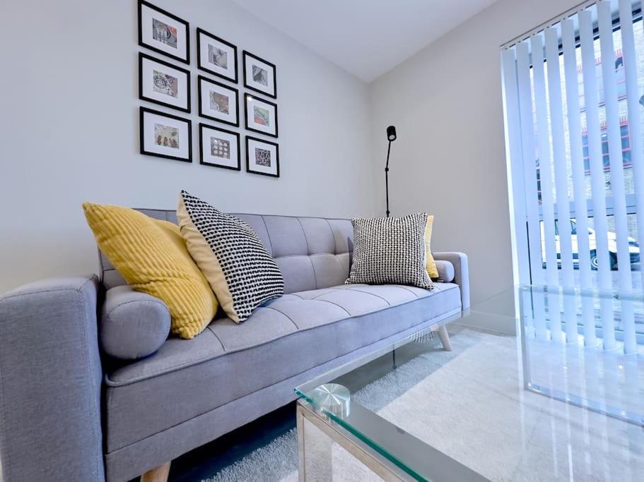 Apartment Gorgeous Apartment, 5 Mins From Canada Water, Not Lewisham As Listed! *
