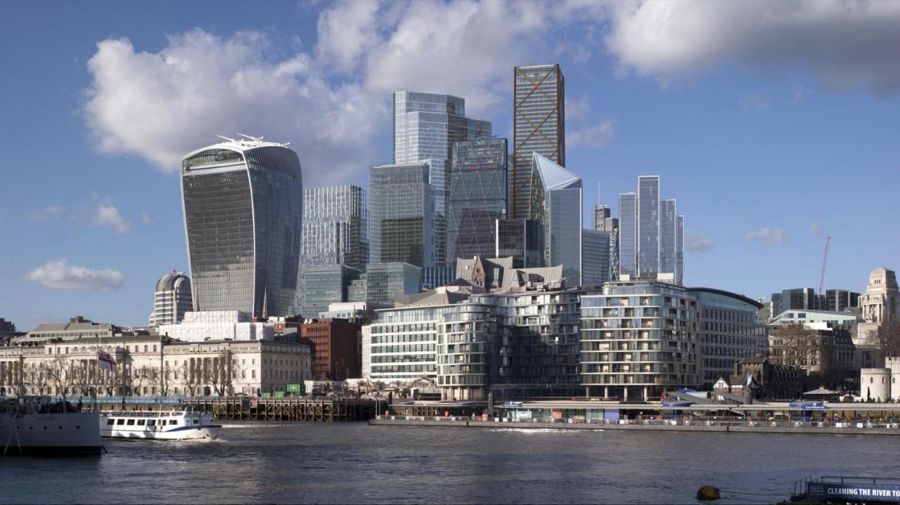 Luxury With 3 Bedrooms Leilighet London