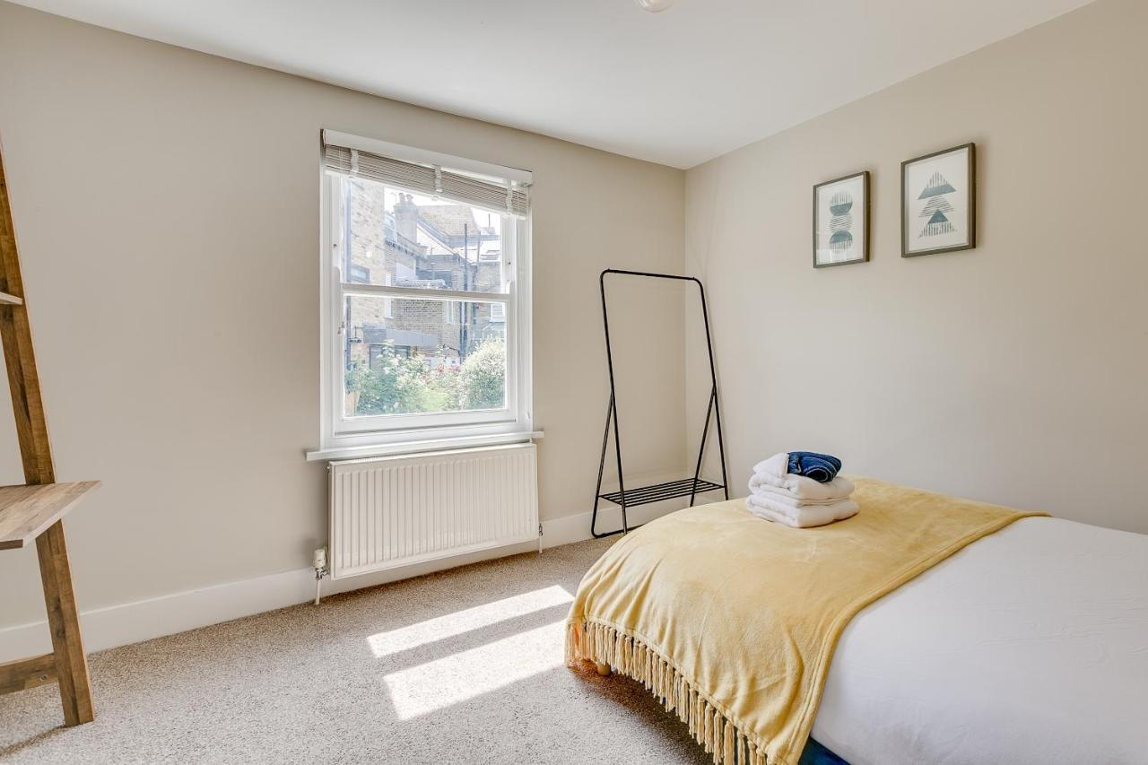Balham Near Tube Victorian House 4 Bedrooms 9 Beds Londen