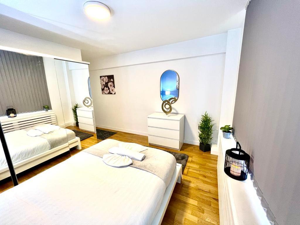 Park Lane Two Bedroom Flat Apartment *