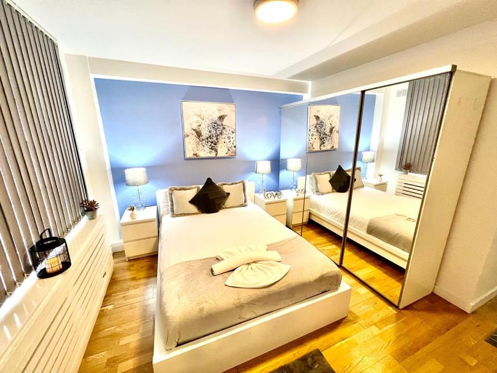Park Lane Two Bedroom Flat Apartment *