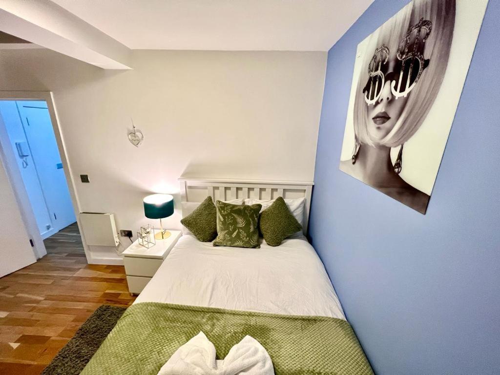 Park Lane Two Bedroom Flat Apartment *