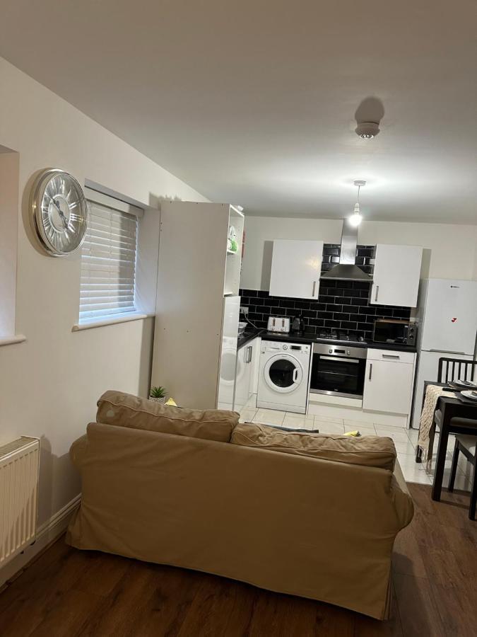 Beautiful Street Dream Ground Floor One Bedroom * London