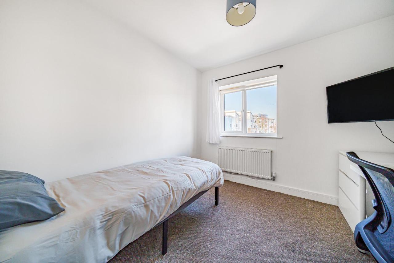 Entire House - Three Bed House In Peckham Apartment *