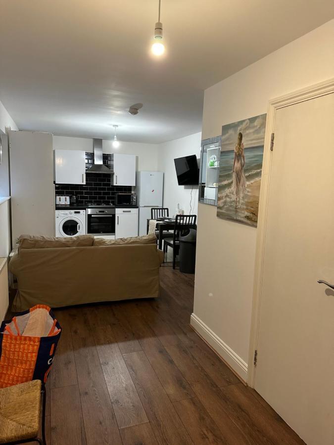 Beautiful Street Dream Ground Floor One Bedroom * London