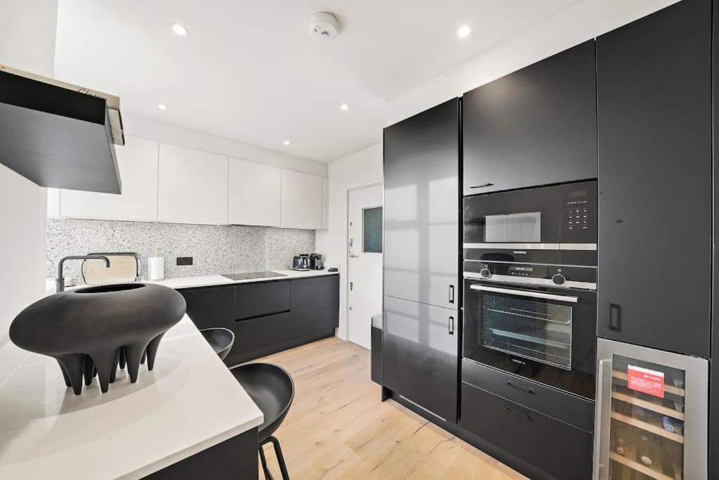 Two Bedroom Flat In Kensington Apartamento