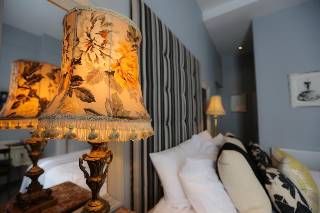 The Crown And Sceptre Hotel