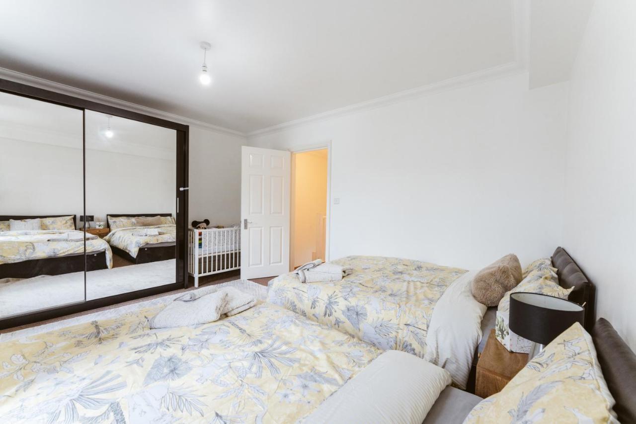 Hipster 5 Double Beds , 2 Big Bedrooms In Hackney London