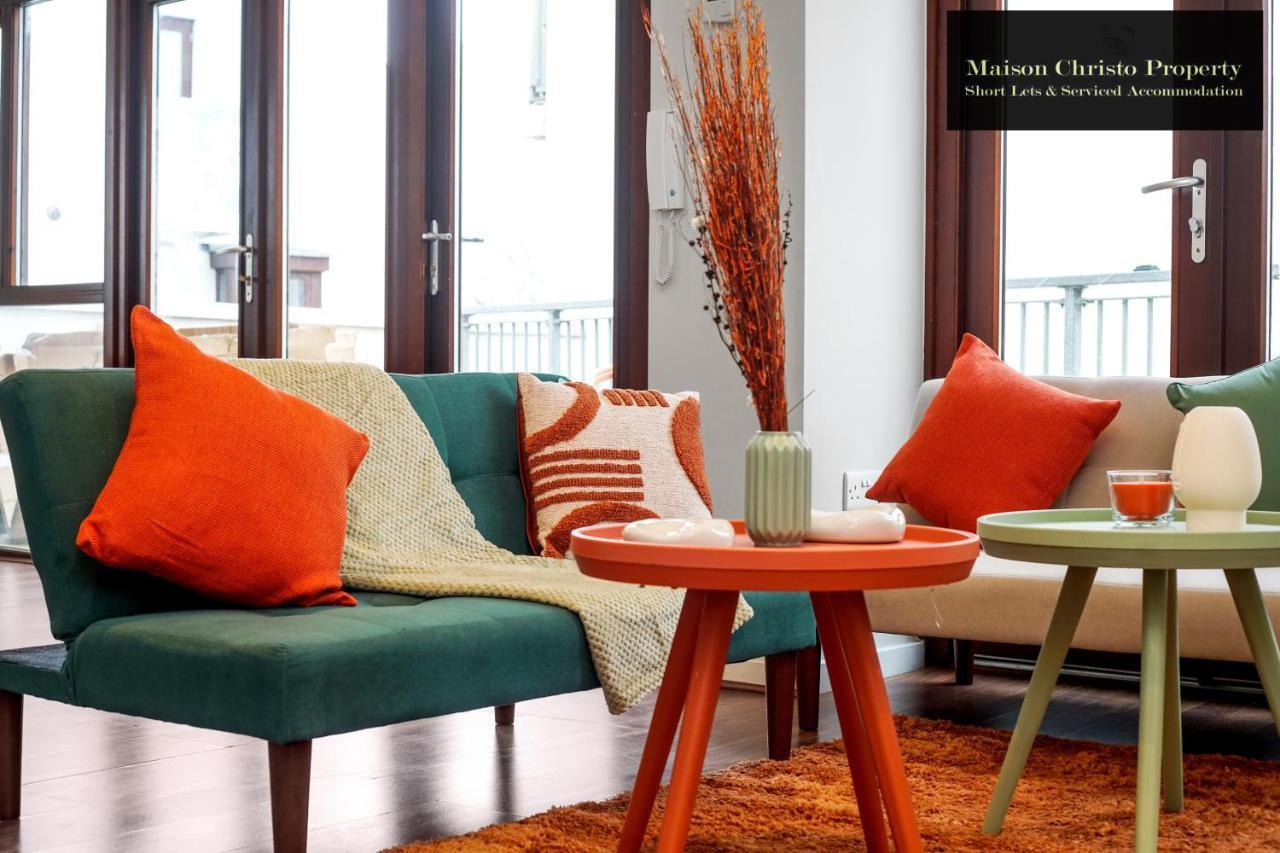 Eden 2bedroom Sleeps 6 In With Wifi & Leisure By Maison Christo Short Lets & Serviced * Londen