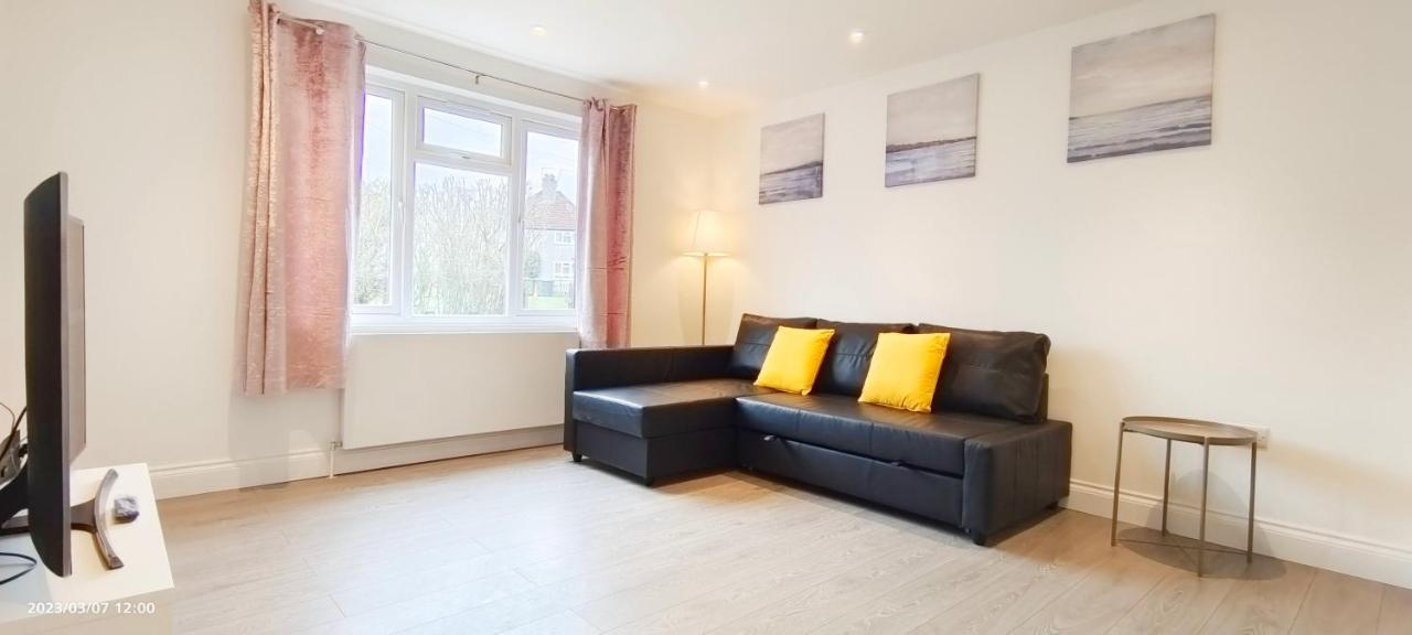 Holiday home Garden In Northwest London