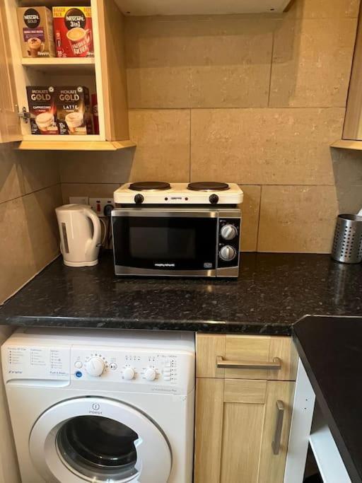 001- Lovely 3-bedroom Very Close To Oxford Street *