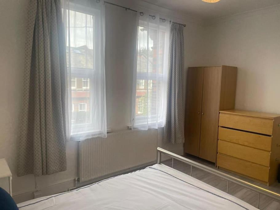 4 Bedroom House In Turnpike Lane/wood Сasa de vacaciones