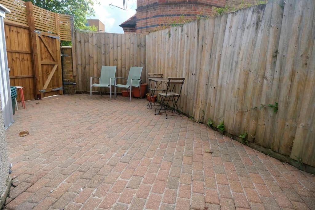 4 Bedroom House In Turnpike Lane/wood Сasa de vacaciones