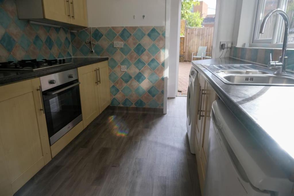 4 Bedroom House In Turnpike Lane/wood Сasa de vacaciones Londres