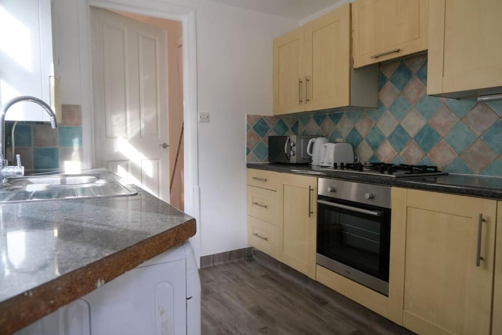 Сasa de vacaciones 4 Bedroom House In Turnpike Lane/wood