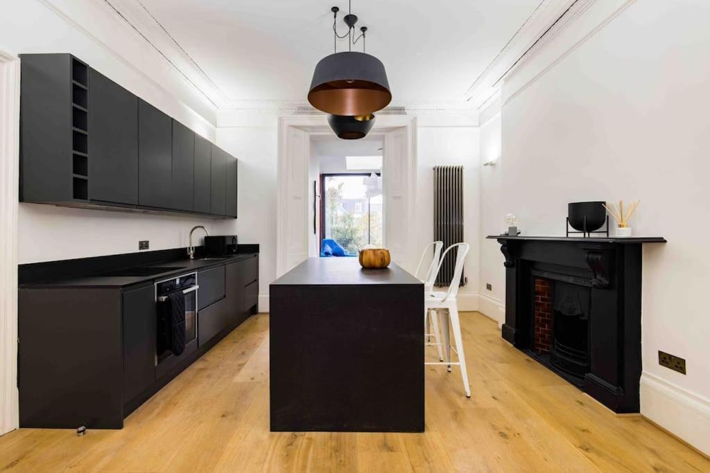Stunning Notting Hill, 3 Bd, Fine Street, Garden *