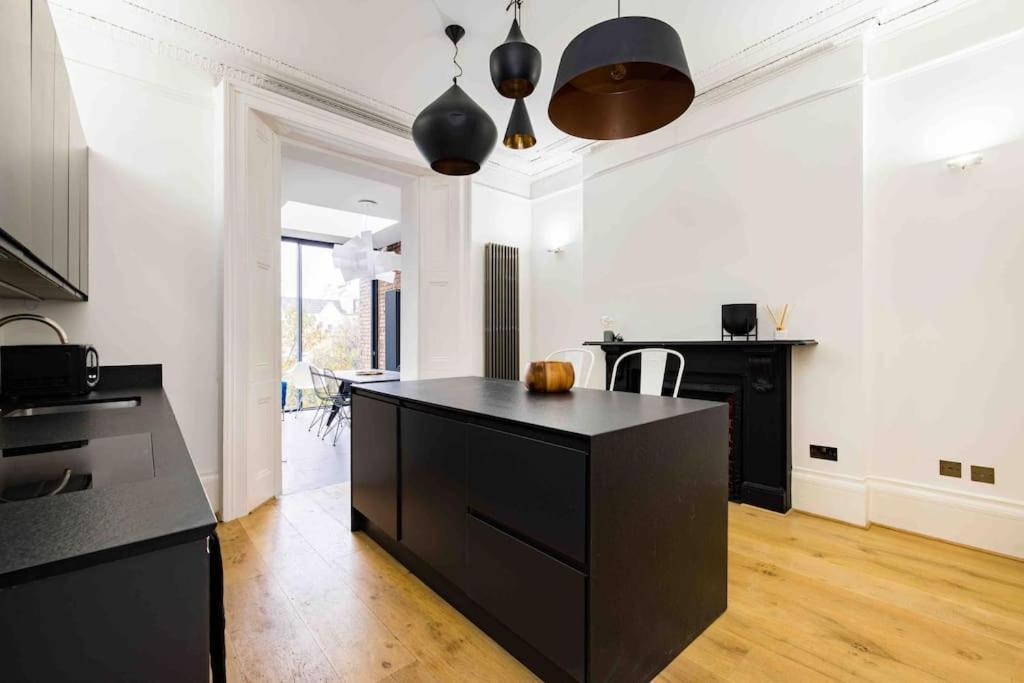 Apartment Stunning Notting Hill, 3 Bd, Fine Street, Garden