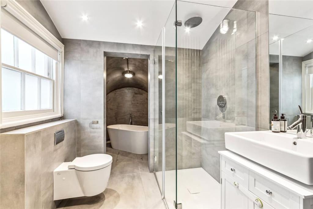 Stunning Notting Hill, 3 Bd, Fine Street, Garden * London