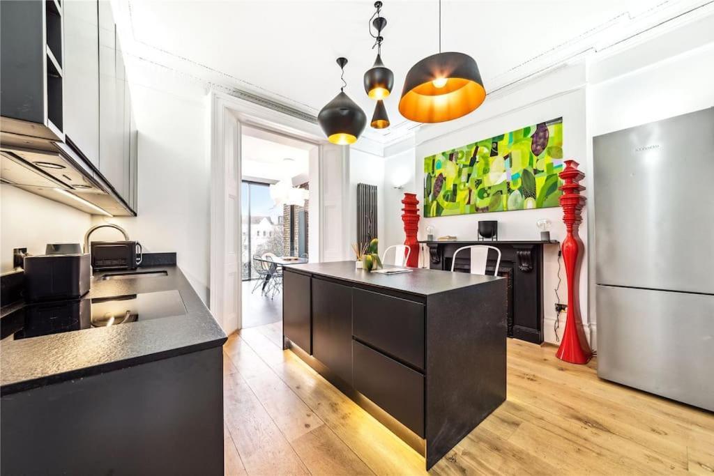 Stunning Notting Hill, 3 Bd, Fine Street, Garden London