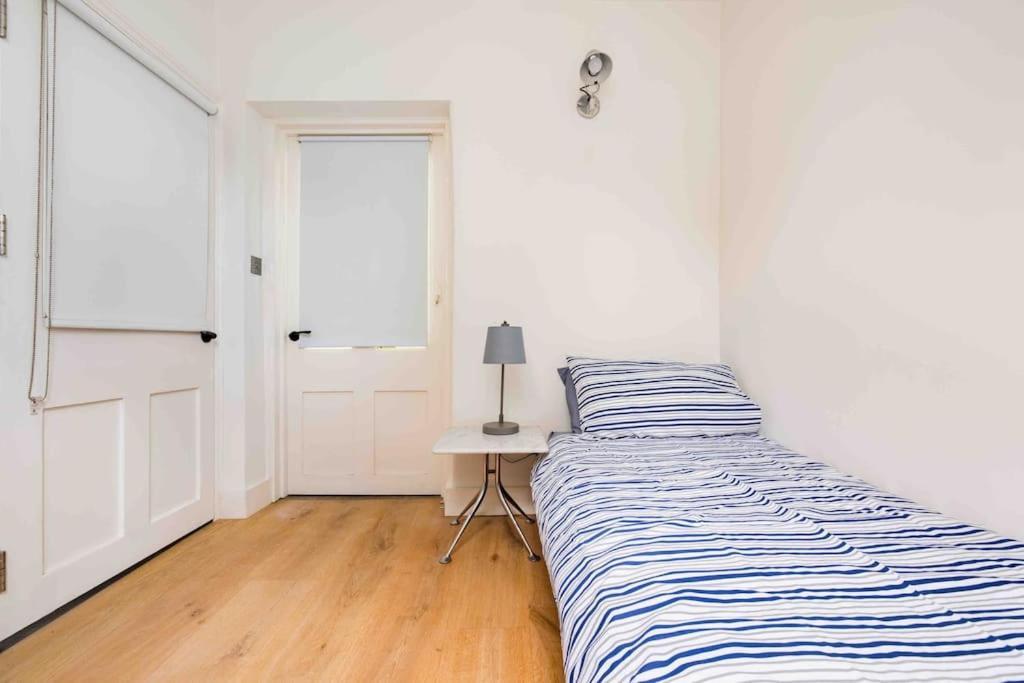 Stunning Notting Hill, 3 Bd, Fine Street, Garden Apartment *