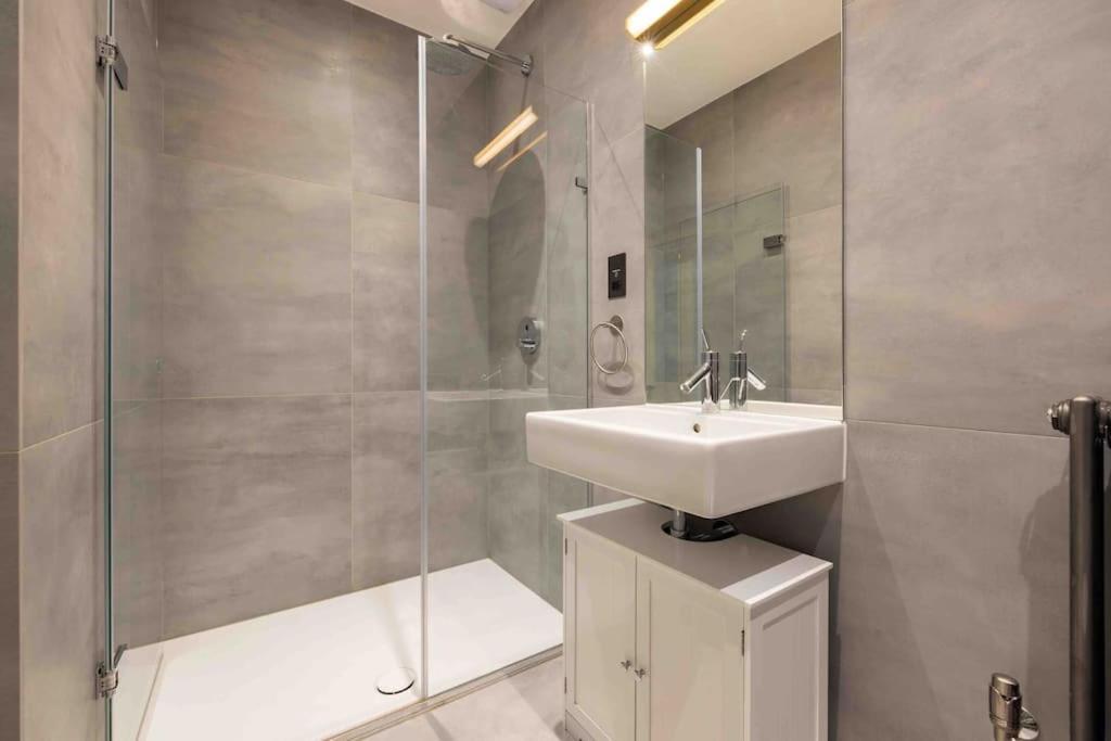 Stunning Notting Hill, 3 Bd, Fine Street, Garden London