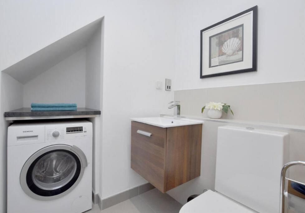 Luxury 4 Bed * London