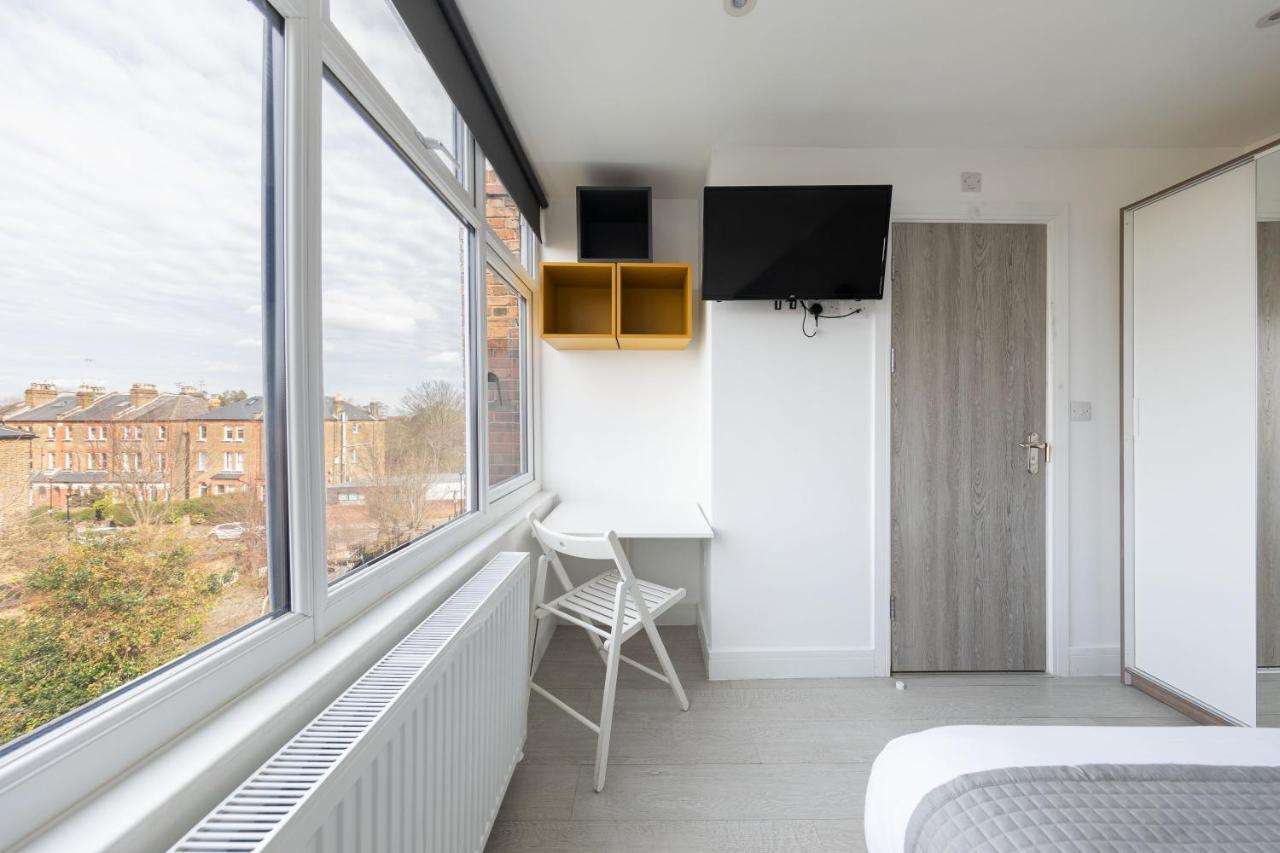 Apartment Cozy With Shared Kitchen And Laundry Area *