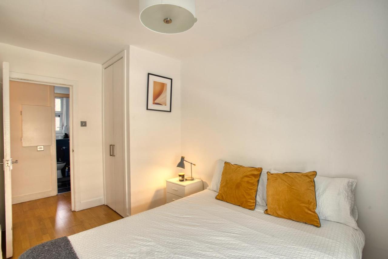 Specious 2 Bedroom Flat - Zone 1 * London