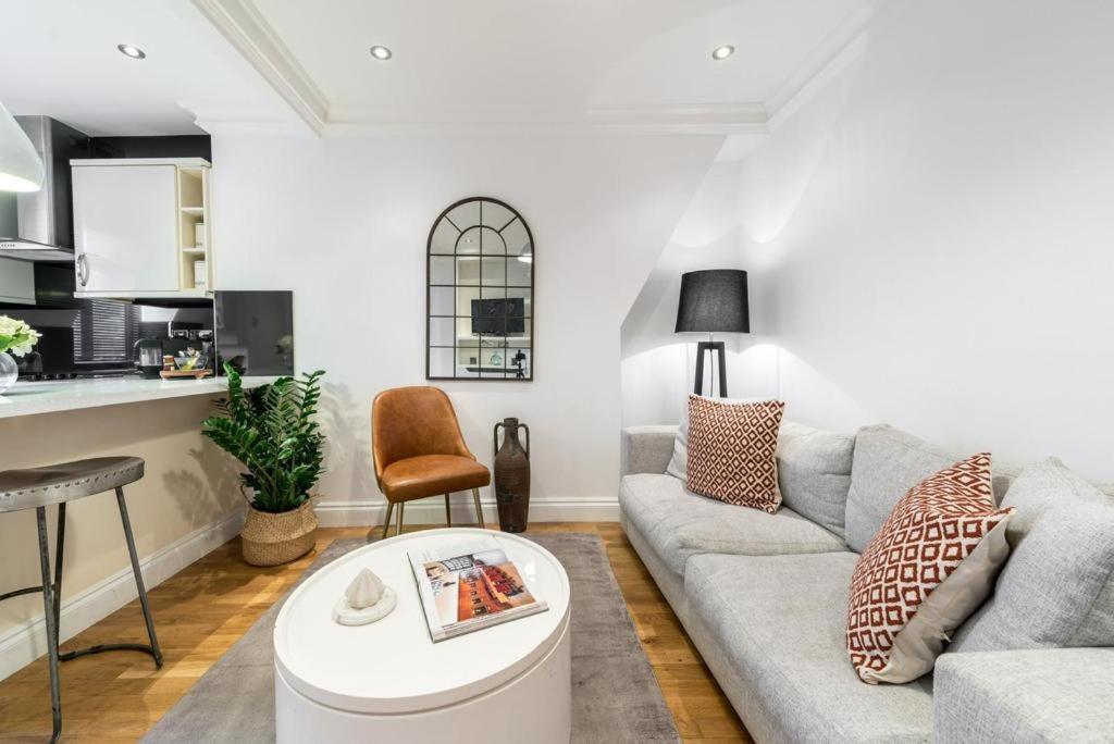 Kensington High Street Flat 2 Bedroom Apartment *