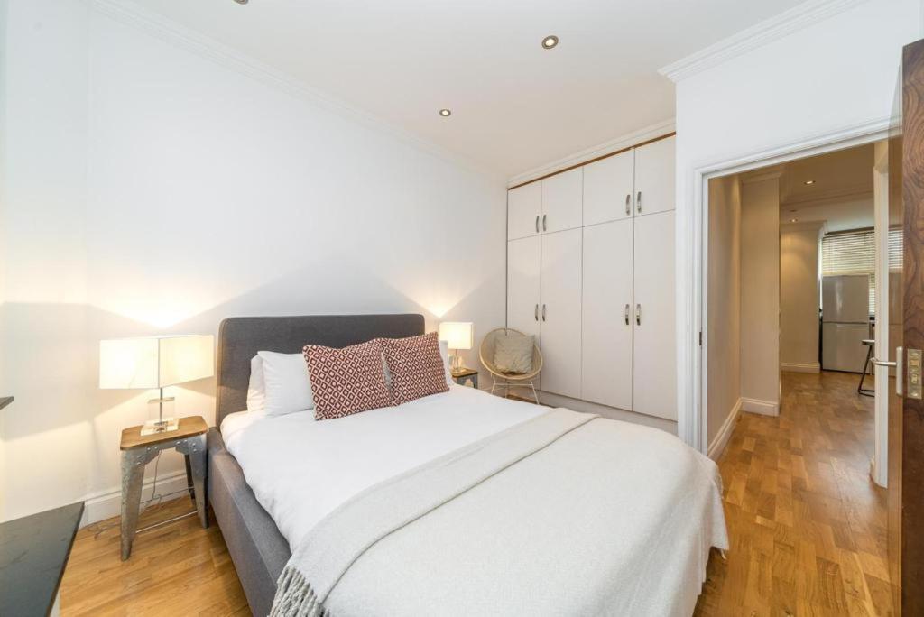 Kensington High Street Flat 2 Bedroom *