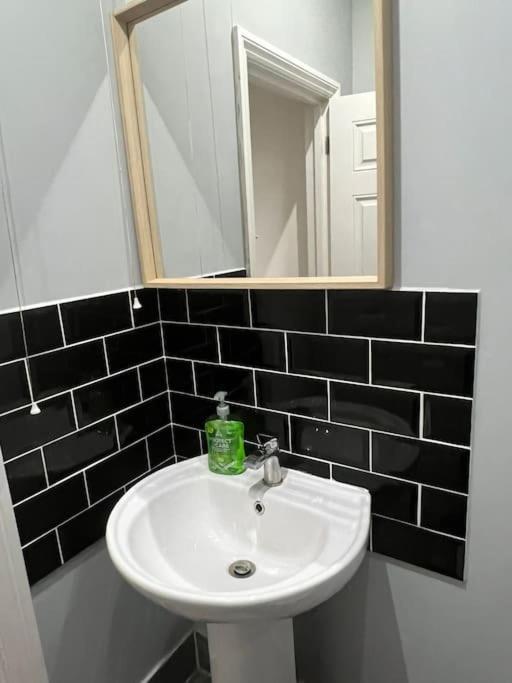 Appartement 001- Lovely 3-bedroom Very Close To Oxford Street