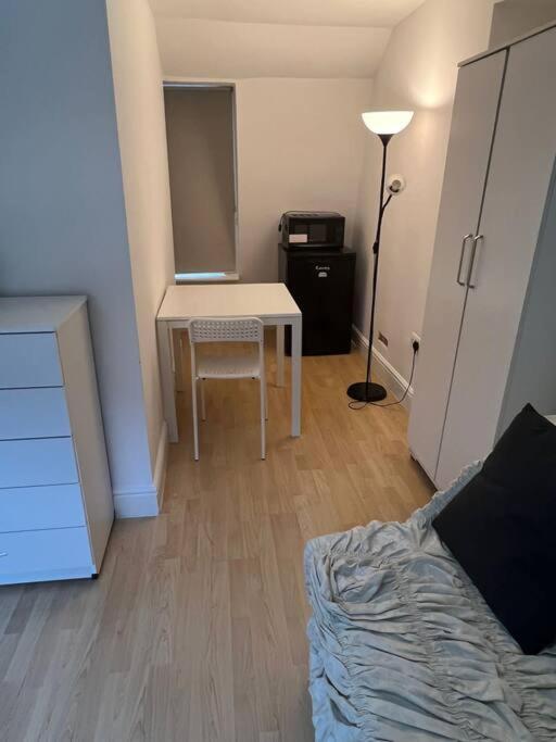 001- Lovely 3-bedroom Very Close To Oxford Street *