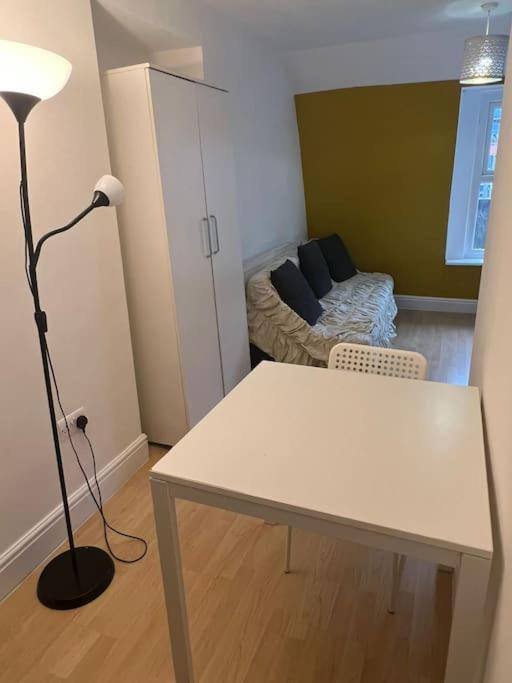 001- Lovely 3-bedroom Very Close To Oxford Street *