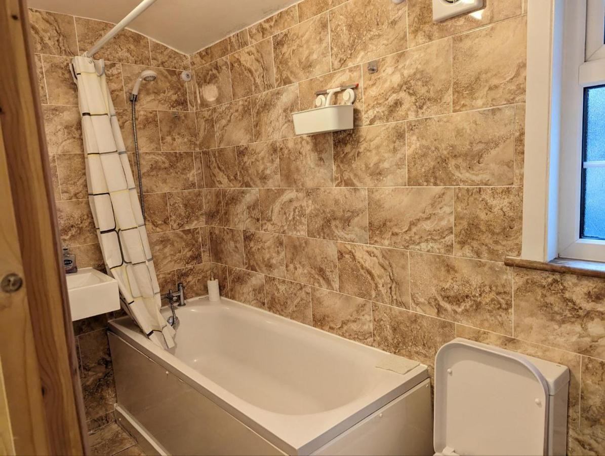 Fully-equipped Flat In The Of London. *